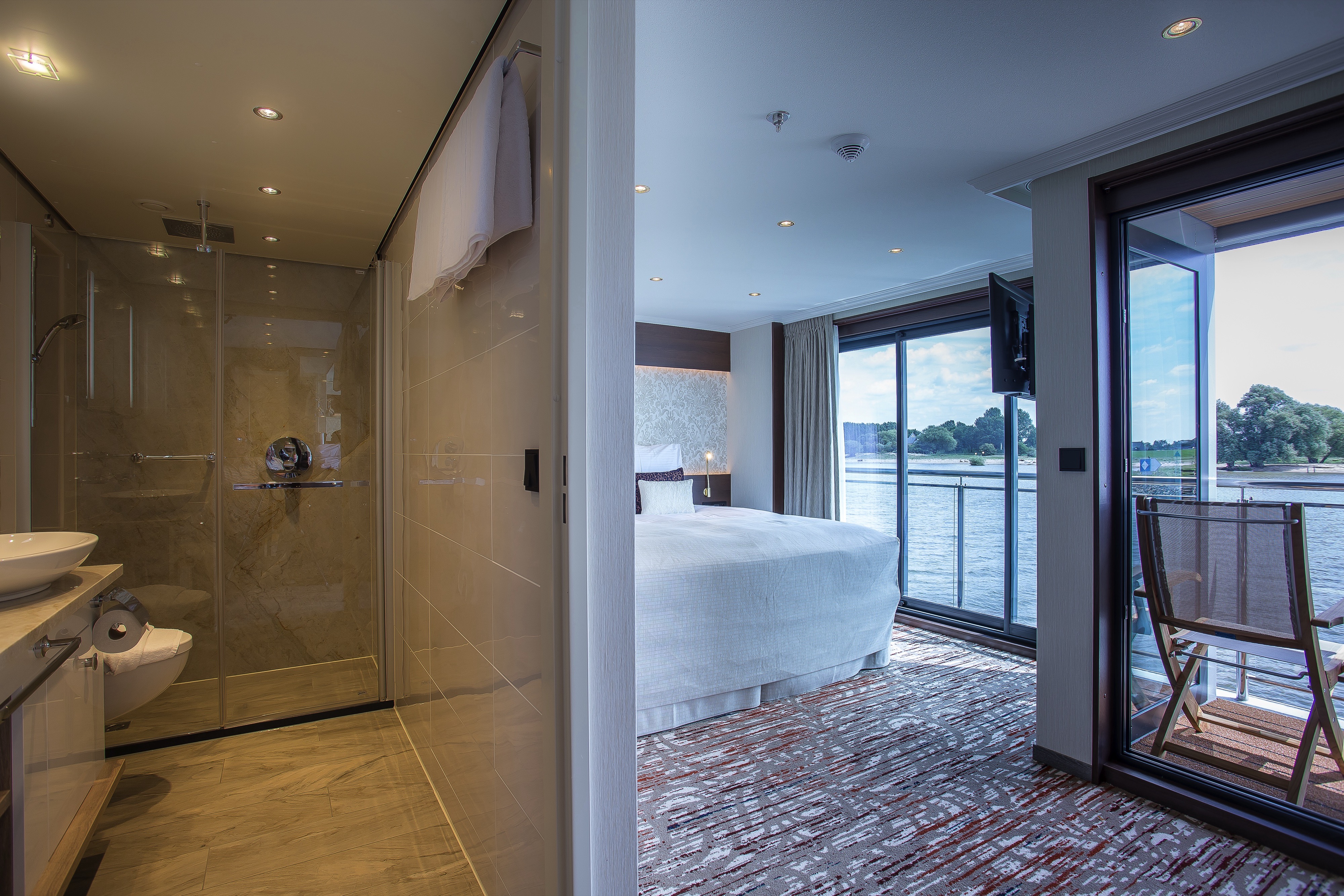 Deluxe Balcony Suite